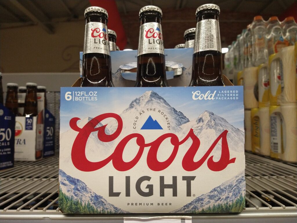 How Many Calories Does Coors Light Have? Breakdown) BeverageBeaver (2023)